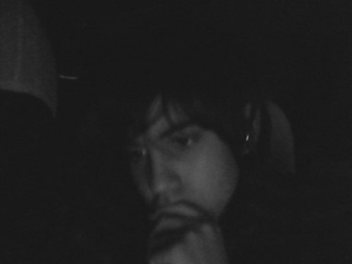 Me chamo Rafael,meus amigos me chamam de Castro.Adoro música, que tipo?,rock rock e mais rock.