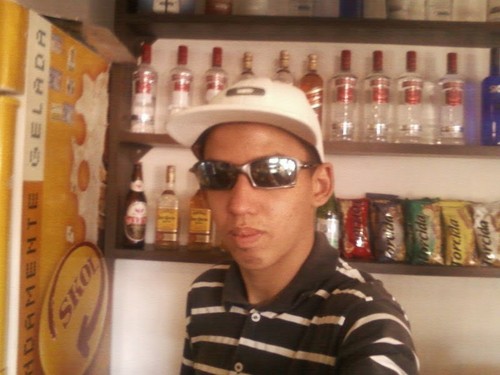 são paulino adoro cozinhar, sou carinhoso
adoro ficar com as pessoa que me fassa me sentir bem amo praia e adodo jogar futebol amo cinema etc....
