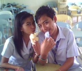 18 yrs of age,Taking up Bachelor Science in Hospitality Management ♥Follow ME and i'll follow U BACK!