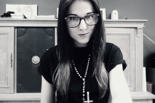 19 years old, born and raised  in Belgium, but can't wait to leave this place. Nutrition and dietetics student and fashion blogger.