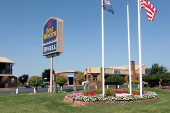 BEST WESTERN of Howell conveniently located within 40 miles of Detroit, Ann Arbor, Lansing & Flint.  Located near the area attractions & Businesses