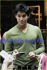 im seth im 17 years old and yeah im crazy and i mean crazy you can ask my sis @WolfHayley wanna know more ask single ~bi~ and looking