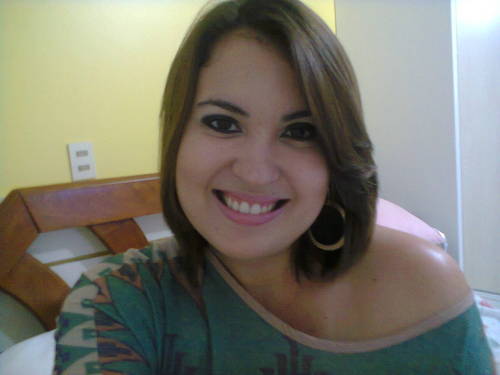 Talvez eu seja apenas mais um talvez, tentando ser certeza. Tentando ser para sempre, e parando sempre pela metade.