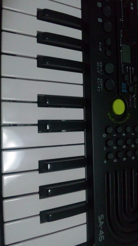 気が向くとつぶやきます。きまぐれにmini keyboardで弾いた曲を動画でUPして紹介しています。つぶやきが少なめですが、フォロ～よろしくお願いします♪♪　
