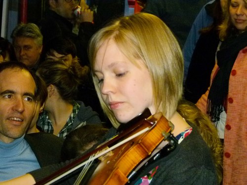 Learning & Participation Producer @musicintheround, Conductor @SheffSingSoc, Violin and Singing Teacher