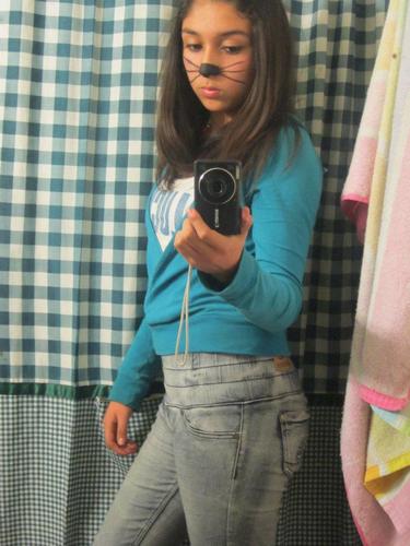 @DaniiTaa1D Siganme En Mi otro Twitter333' Doy Follow Back' Amo A One Direction