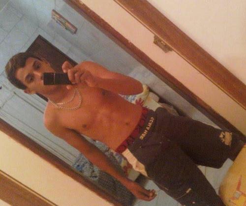 sou bem polemico e bem conhecido nas redes sociais e tbm bem mentiroso, gostou de mim? me siga no twitter!!!!!!