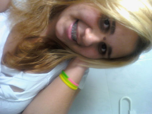 sou uma pessoa amigona  sempre amo,jaquinha,prinsesa,lico,ju,pam,rose,my nick ,e DEUS amo d++,bjo dih e todos que mim amam xD