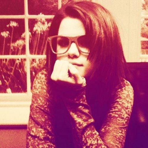 Frases_on_of's profile picture. eu amo a selena marie gomez,ela e to...perai,1m meu celular ta tocando ah e a selena ela me ligou para eu encontrar ela na casa dela vamos ver um filme,beijos