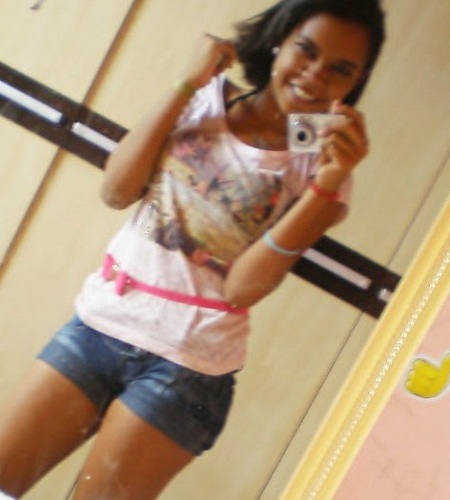 ∿   Suαs indiretαs só mostrαm o quαnto você se importα comigo; Já o meu silêncio só mostrα o quαnto eu não ligo.  
        Bronkkeira até a morte s2