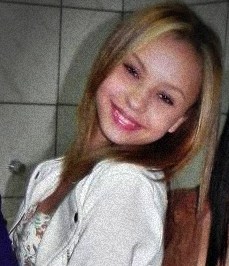 15 Anos ,Fotografia ,Meiga ,iludida ,Irritante ,Magrela ,Ciumenta ,Amigos,Coca ,Música ,Doritos,Tortuguita, Casada com a noite e ninguém vai muda isso ♪