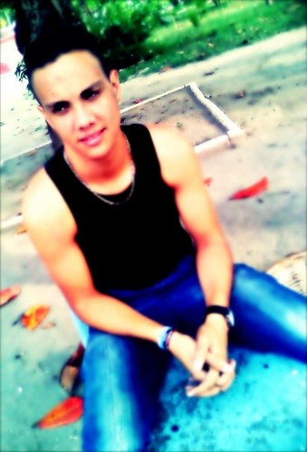 ∞ 19 Anos, signo de Aquario, #Namorado da @Djailma_AS , Corinthiano & Trezeano s2 supeer amigo do @_AlissonRoberto, agr segue que te sigoo de voolta dlç ; · ∞