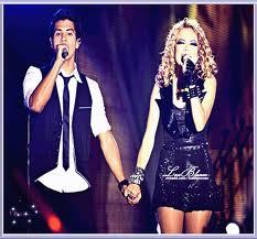 @Lua_blanco @aguiarthur vcs são d+ tenho orgulho de vcs! ♥ o amor que tenho por vcs é muito grande! ♥! amo vcs D+! ♥