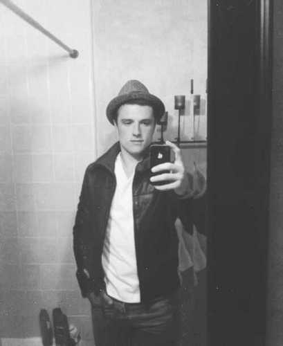10/12/1992 the perfect, beautiful, handsome, sexy, flawless, loving Josh Hutcherson was born(: Hes perfection with the jaw, eyes, smile, and his personality!