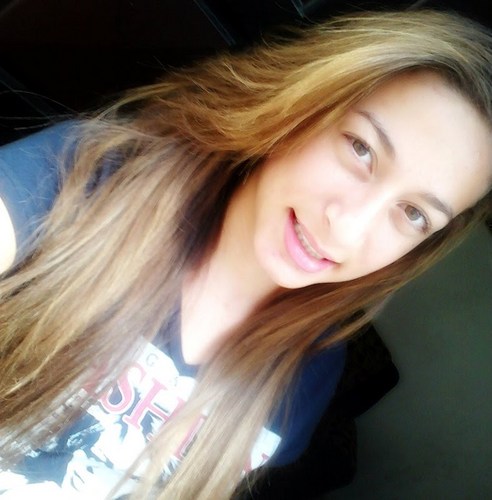 Aprendi a Sorrir , Mesmo com os Olhos Cheios de Lagrimas .... !*