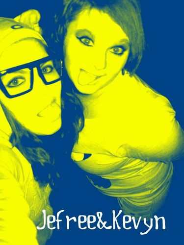 Jeffree_theshit's profile picture. my name is jeffree, annnd i'm the shit...and sexy.
@Kevyn_theshit is amazingly my bestie...juss sayin. HOEBAGS BETTER BACK OFF!