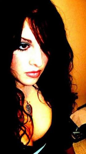 Aris Raya is a professional Clairvoyant, Clairsentient, Life Coach and Medium who specializes in Love & Relationships, Life Lessons, Healing and Past Lives.
