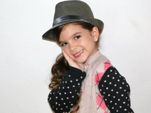 Bem vindos tenho 8 anos sou artriz e modelo #atualmente estava atuando em #AvenidaBrasil Monitorado por mim (MELISSA) e meus país (Débora Maia e luciano maia)