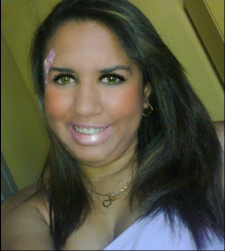 Acadêmica em Direito,Filha de Jó, Técnica de Enfermagem, e uma menina bastante extrovertida,carinhosa e acima de tudo simpática.