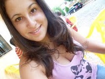 Prazer, sou uma menina imperfeita e cheia de defeitos.