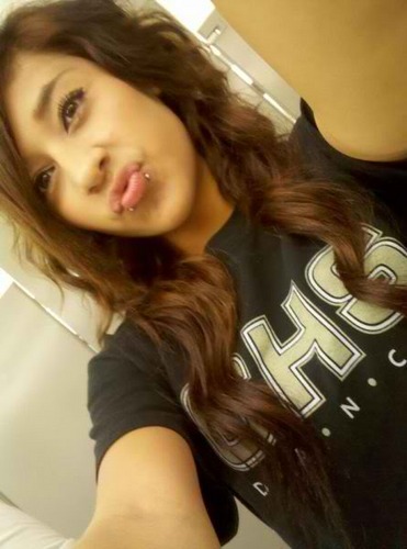 17, single, Bisexual, posted up in the IE:) HMU;)