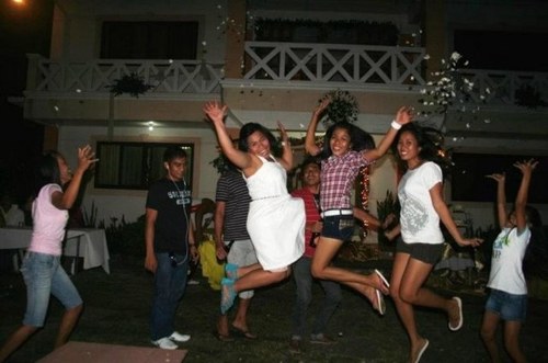 karenabugan's profile picture. Dreamer........professional life escapist.......The epic failure.....the comeback kid....