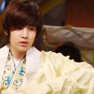 HenryLoveString's profile picture. 