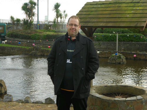 retired DJ, coach driver and all round nutter :o)