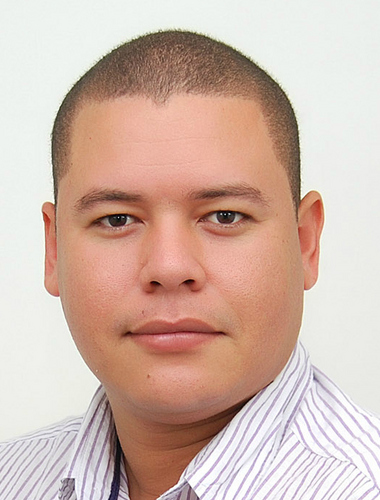 Pré Candidato a Vereador , Paranaguá, PR  . Luto pela Democracia .