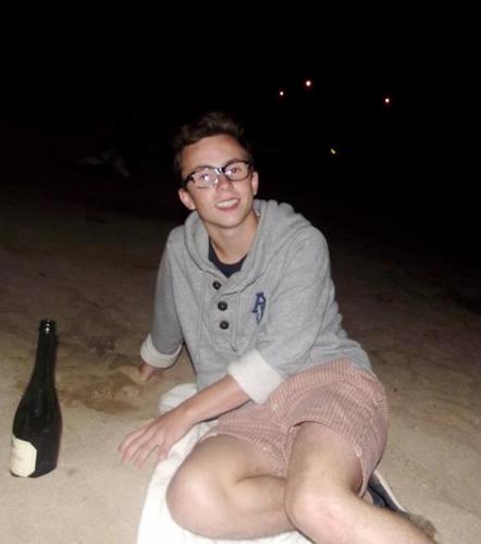 French student who wants to work in financial markets. Music, food, clothes and ski are my hobbies.
Grey Goose x Moët