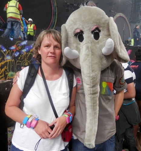 Married, 2 children, 3 cockapoo's, crazy midwife, love curry, Coldplay & Friendly Fires xxx