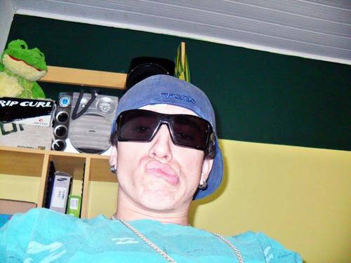 Sou quem sou assim sigo em frente.