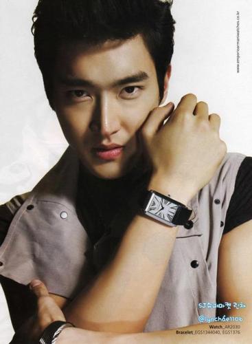 สวัสดีครับบ ผมบอทชเว ซีวอน เทพบุตรเดินดินที่หล่อที่สุดในสามโลก ฟอลมาคุยกับผม แล้วคุณจะหลงเสน่ห์ผมนะ ผมเตือนแล้วนะ! +120611+ #หน่วยZeal