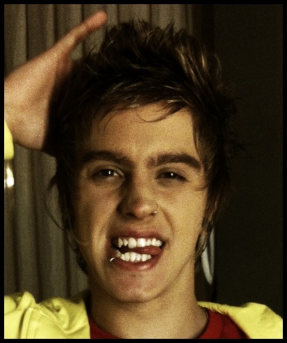 Me perguntam até quando,vou te amar.E eu respondo perguntando pra Deus:até quando vou viver? @thomasrestart ∞  Sinceer: 07-06-12