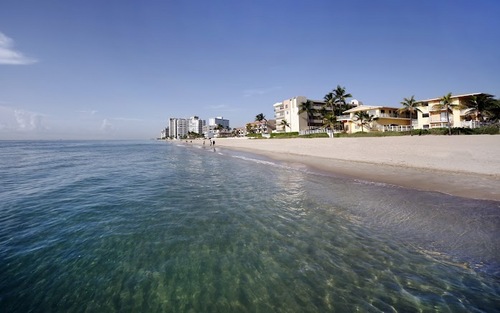 Experience Oceanfront Relaxation at its Best.
On a great beach, walk to Pelican Square, shore diving, and exceptionally well maintained property.