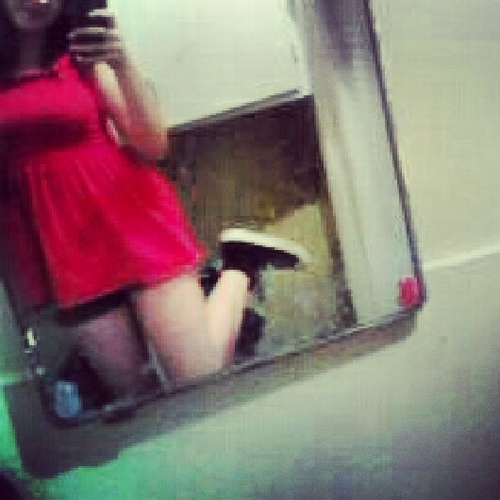 rawr! im a dinosaur jk im me and idc if u love me or hate me coz i really dont care 3 follow me :3 bye stalkers