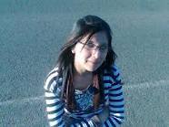 Soy una chica reflexiva y me gusta pensar en todo lo que me rodea y me hace sentir bien, para realizar y lograr lo que quiero