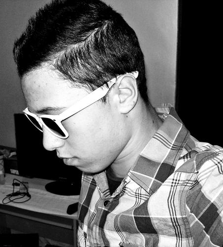 Leonino ^^' , 15 years old, lika a night, dance, drink, && etc...