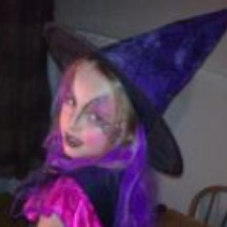 lucykeay's profile picture. 