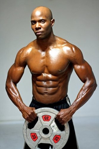 23 anos , Personal Trainer e Professor de Educação Física.