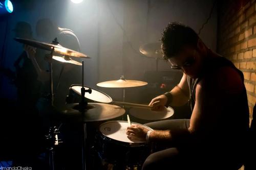 Baterista da  @RevancheRocks