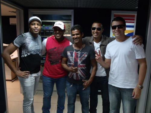Muito bom contar com todos os amigos e admiradores nessa nova caminhada...

 Ligue 2509-9030 e peça a musica - Igual Chiclete - na FM O Dia!!! 100,5 RJ