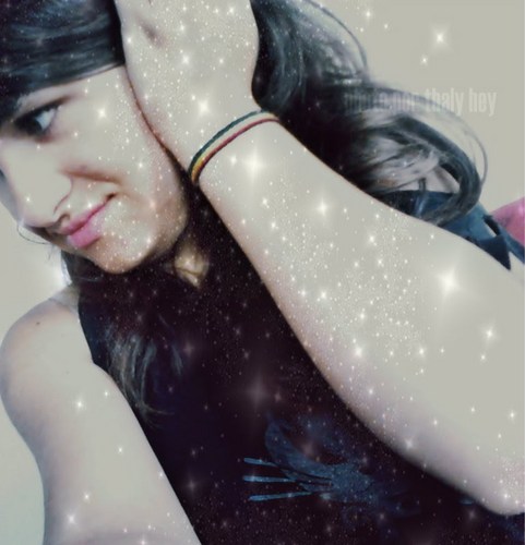 16 anos, cabelos e olhos castanhos, amo anime & o meu lindo @zSinX6.. sem mais (: