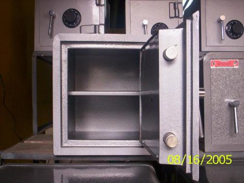 Nuestras cajas están construidas en fuertes ángulos y laminas de acero sueco según recomendaciones de la A.S.T.M., (American Society Testing Materials)