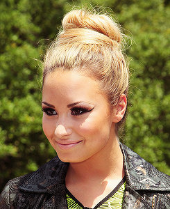 Fã clube a @ddlovato . Com o objetivo de unir os fãs, compartilhar noticias, fotos, videos e muito mais. since: 12/08/11 Recomeço: 11/06/12