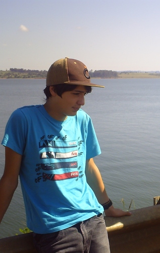 Quando se sentir sozinho aprecie o Sol, perceba que ele está sempre só. Porem, nunca deixa de brilhar.