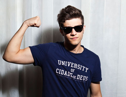 Muito mais que um idolo, voce é um exemplo de vida pra mim . Nos teus olhos descobrir uma razão de viver @ChayLeao