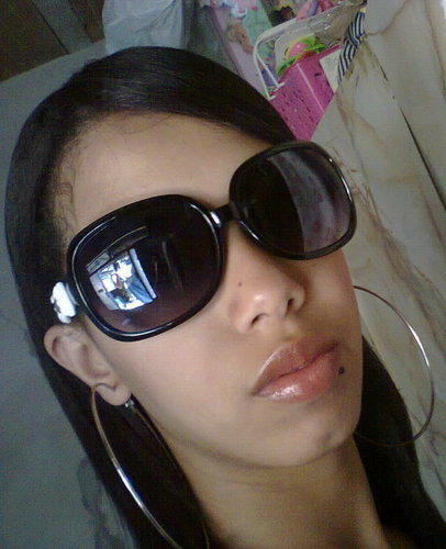 Eu sou uma pessoa legal,simpatica,amiga,alegre,tenho uma filha linda.Eu sou simples