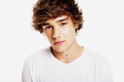 Hi , my name is Raquelle & I LOVE ONEDIRECRTION3 their all so cute expecially LiamPayne 3 i'll marry him someday, i'mma true onedirectioner always and forever