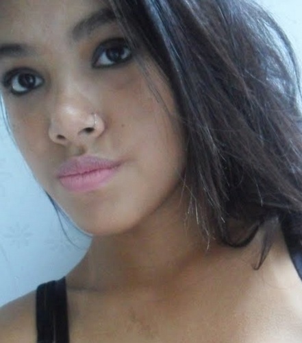 Sou simples como você me vê. Forte como ninguém sabe. E irônica como ninguém percebe.
FABEBOOK: http://t.co/3ZJTnr5qjO